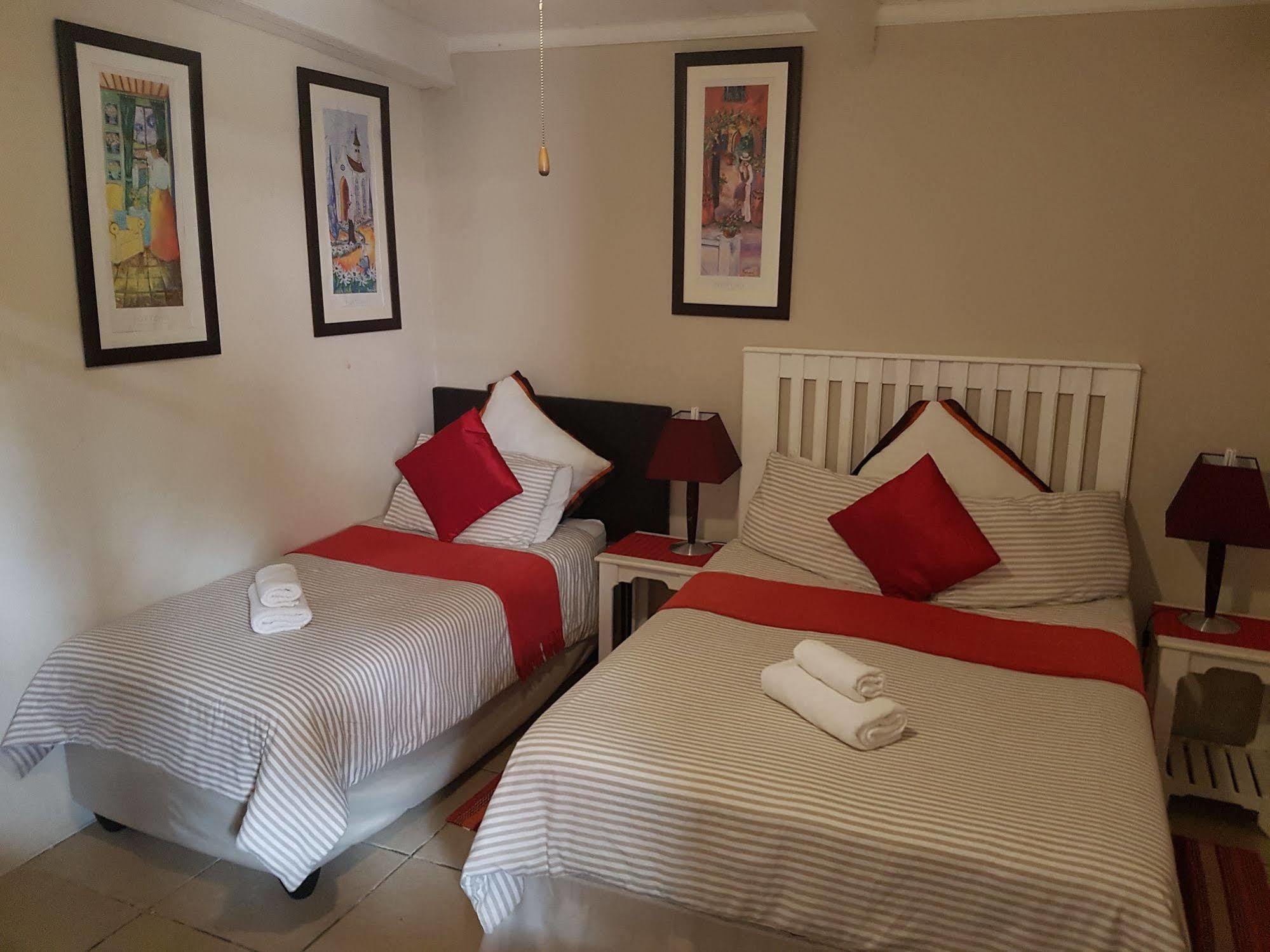 Flametree Guesthouse Свелендам Екстер'єр фото